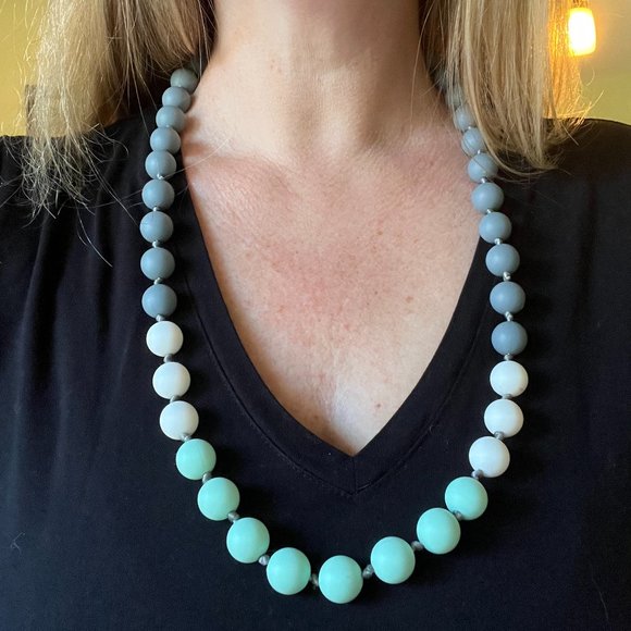 Itzy Ritzy Chewable Silicone Teething Necklace for Moms - Picture 1 of 6